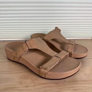 Vionic Pacific Ellie Tan Snake Print Sandals size 10